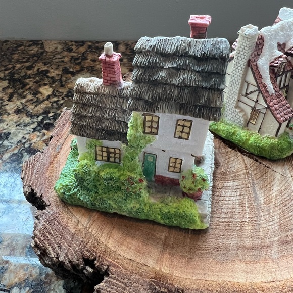 Hand Painted Cottages - Picture 4 of 16